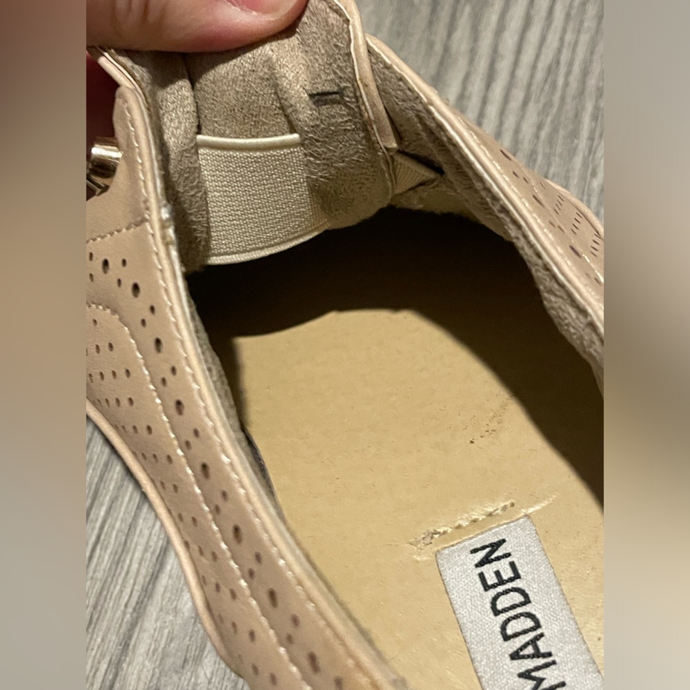 Steve Madden Women's Tan Brogue Shoes - Picture 3 of 5